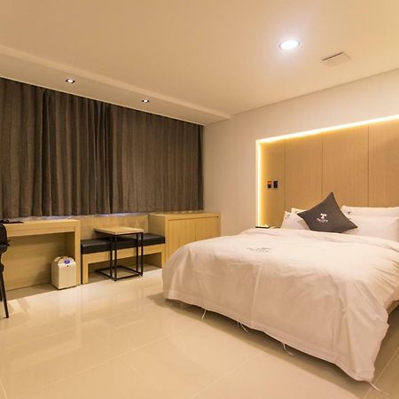The City Hotel จอนจู ภายนอก รูปภาพ