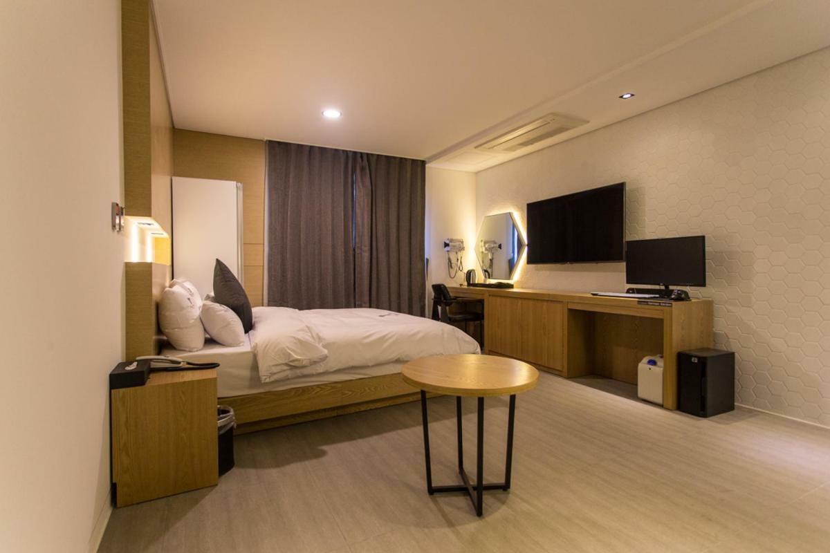 The City Hotel จอนจู ภายนอก รูปภาพ