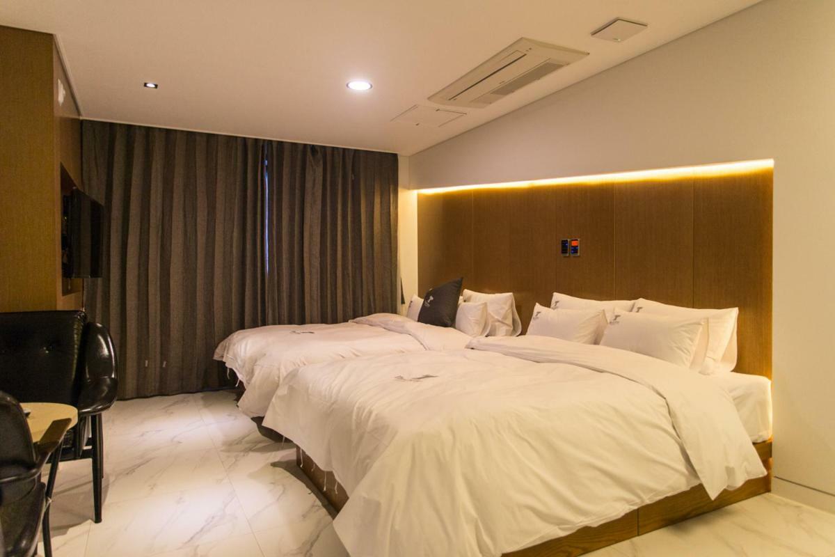 The City Hotel จอนจู ภายนอก รูปภาพ