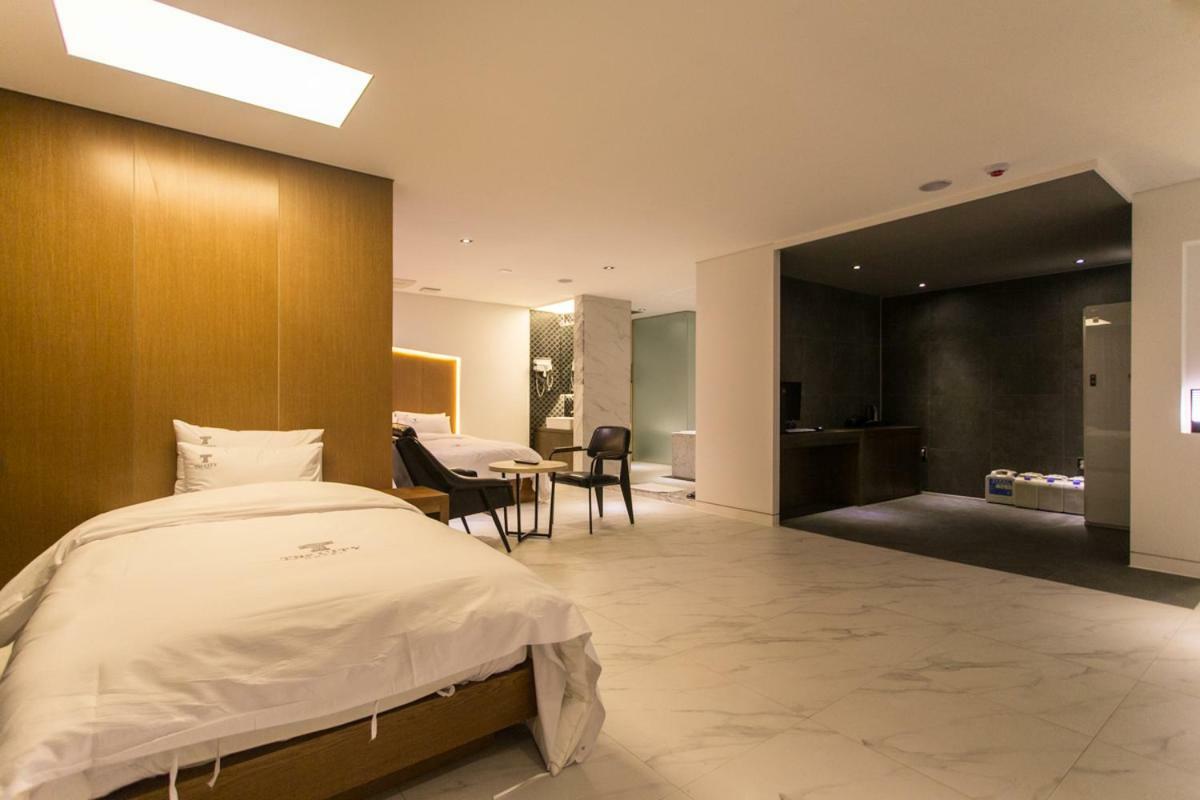 The City Hotel จอนจู ภายนอก รูปภาพ