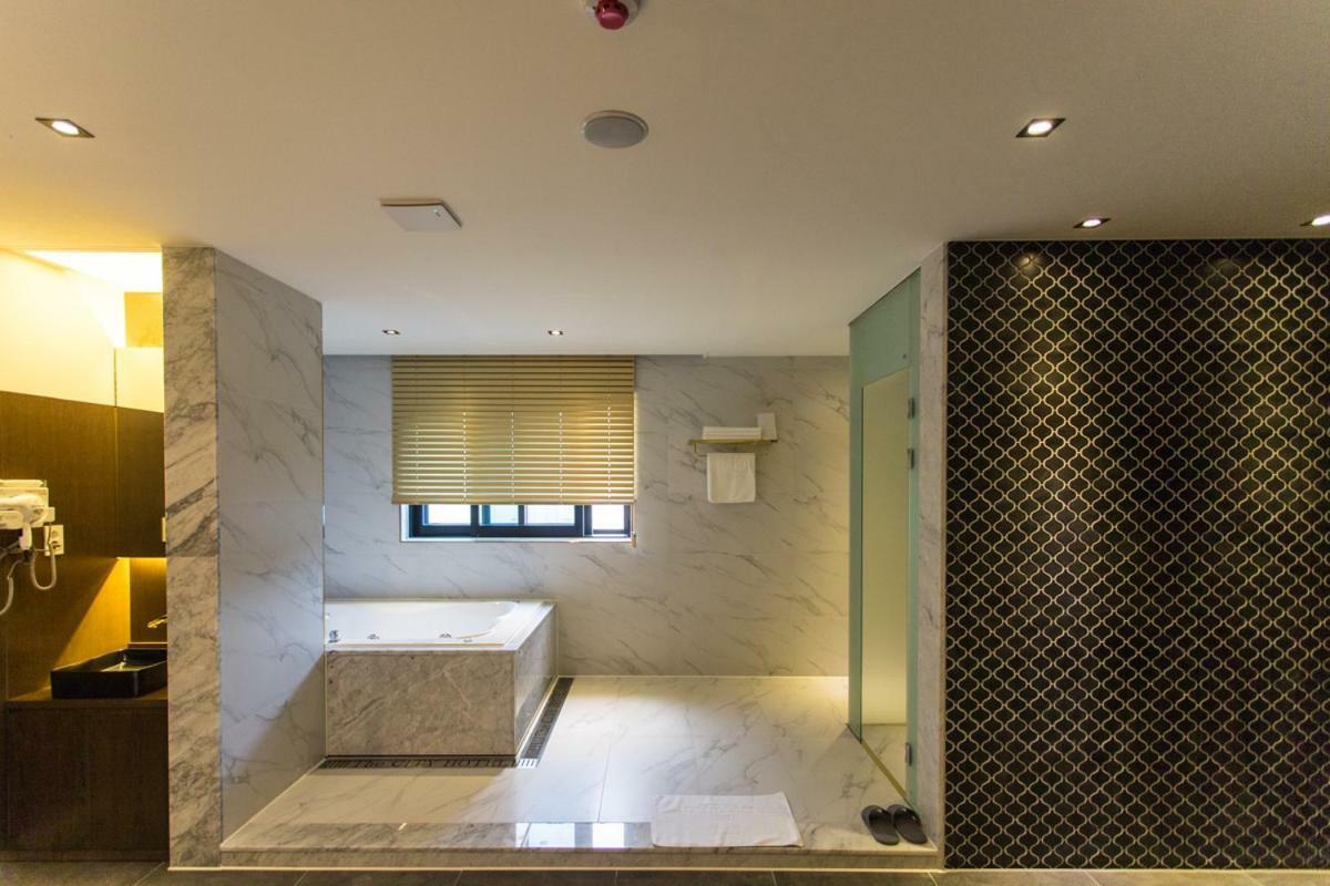 The City Hotel จอนจู ภายนอก รูปภาพ