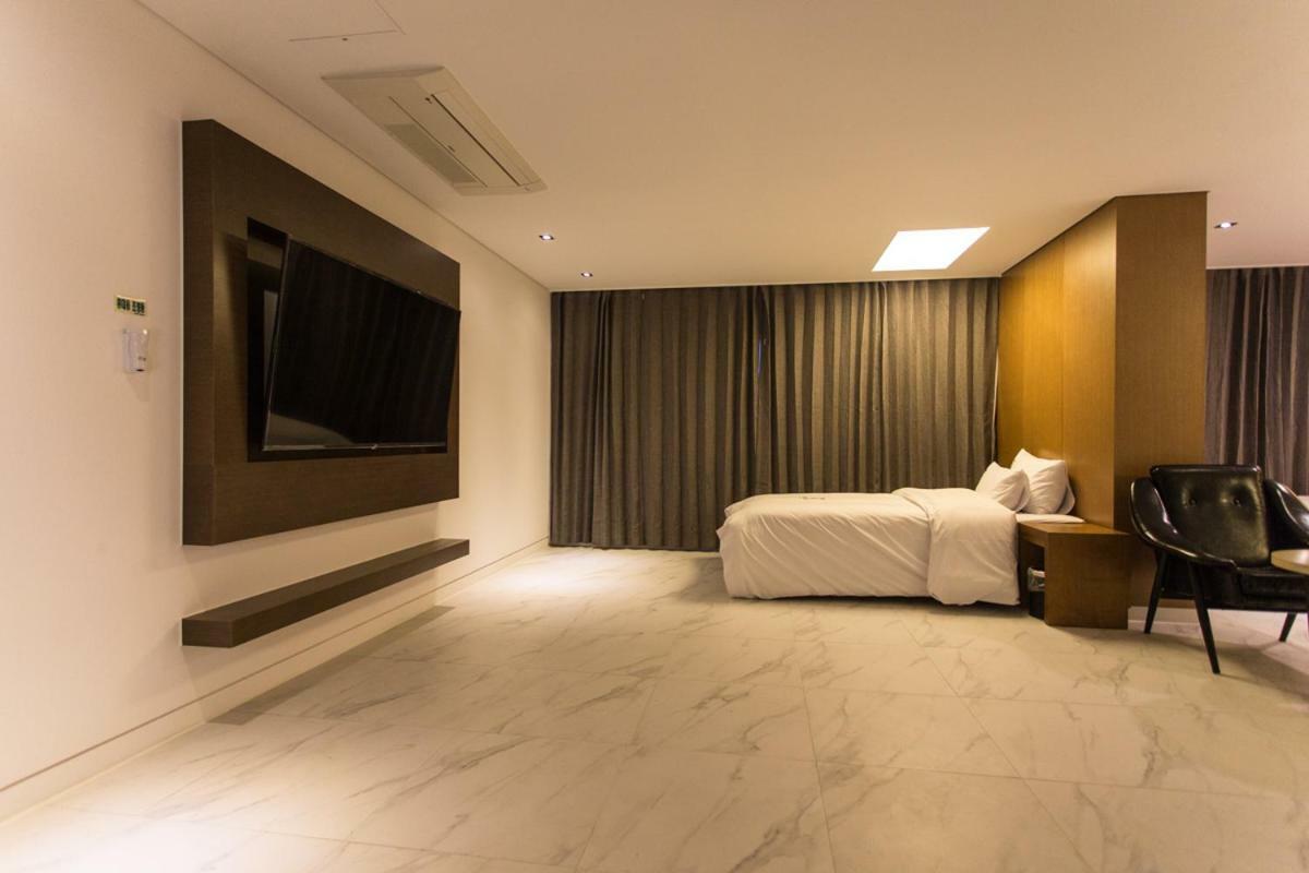 The City Hotel จอนจู ภายนอก รูปภาพ