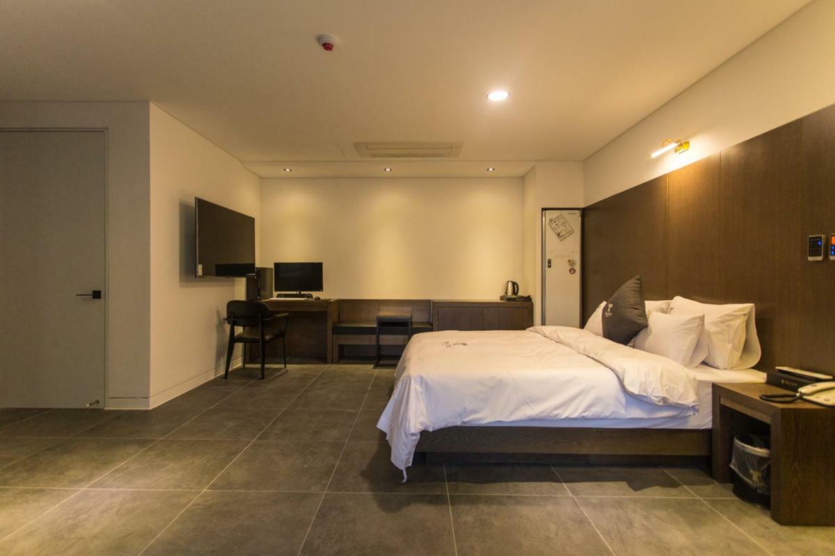 The City Hotel จอนจู ภายนอก รูปภาพ