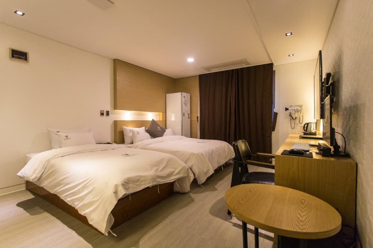 The City Hotel จอนจู ภายนอก รูปภาพ