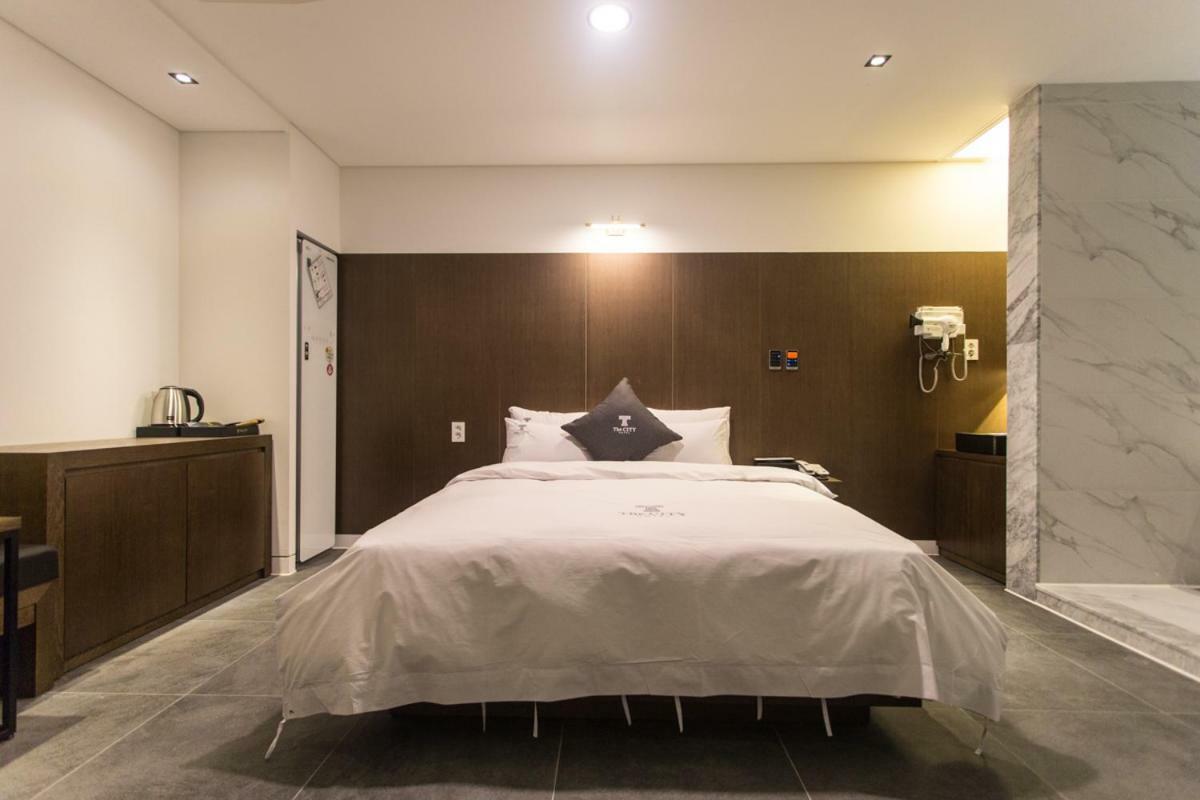 The City Hotel จอนจู ภายนอก รูปภาพ